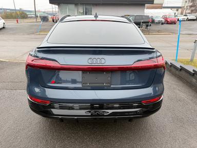 Audi Q8 Sportback e-tron 2024 - Thumbnail 5