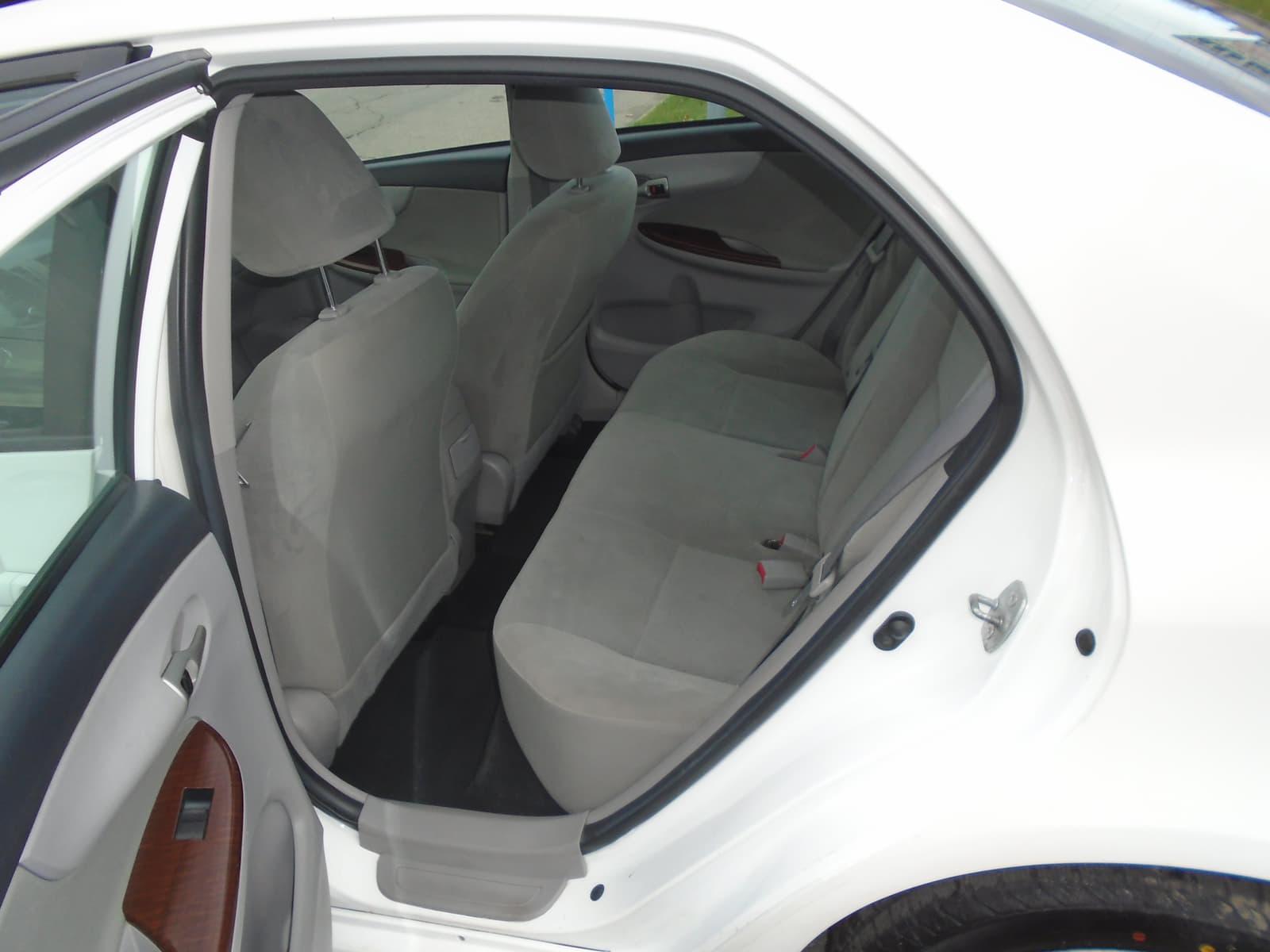 Toyota Corolla 2011 - Image 8
