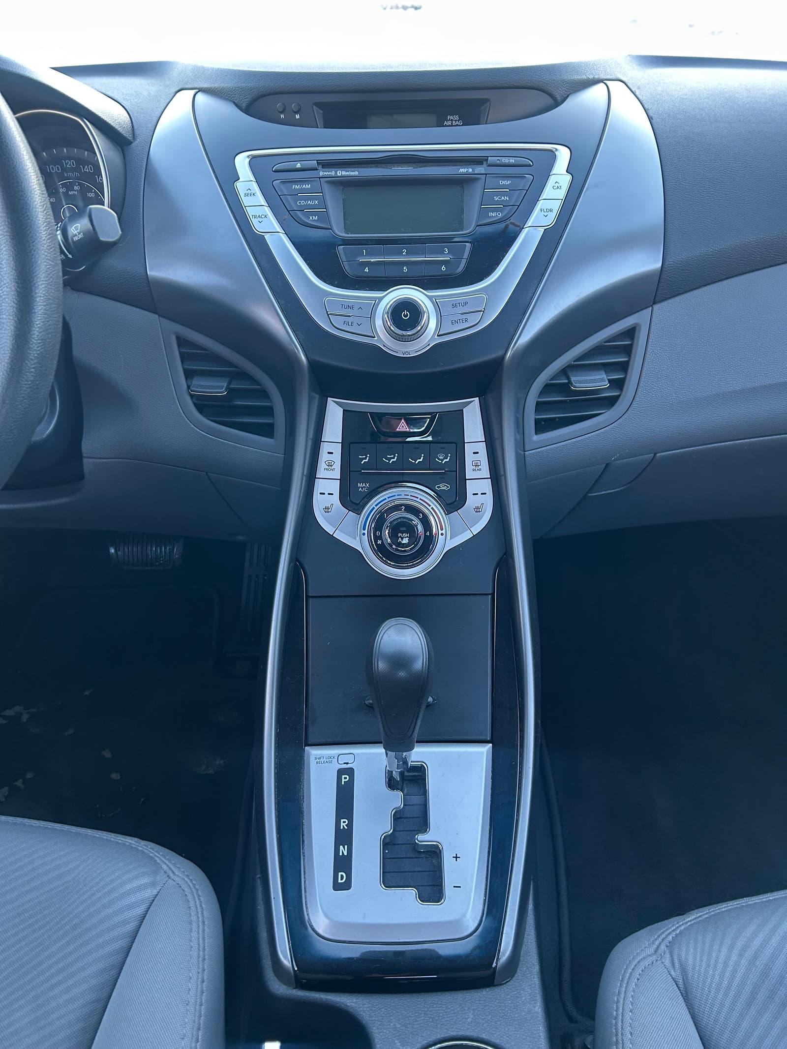 Hyundai Elantra 2012 - Image 9