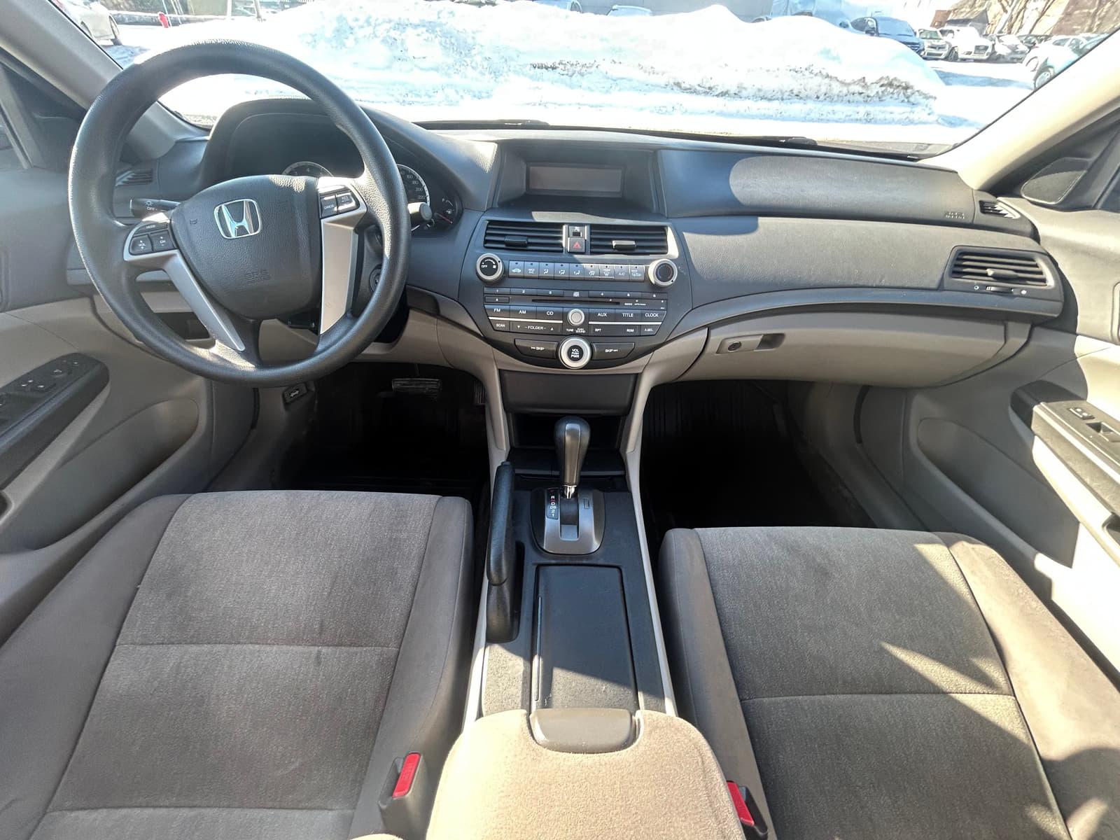 Honda Accord 2010 - Image 9
