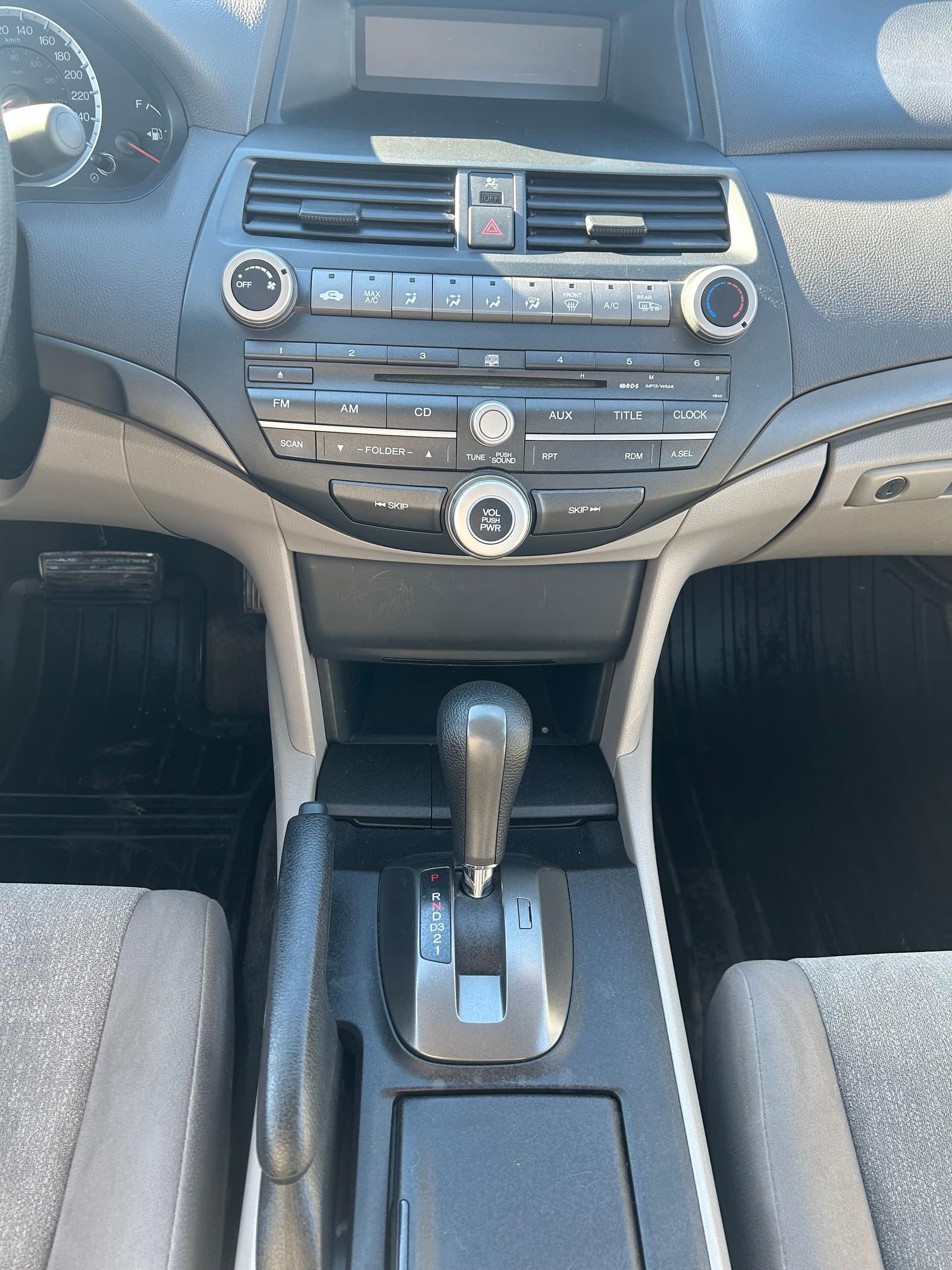 Honda Accord 2010 - Image 10